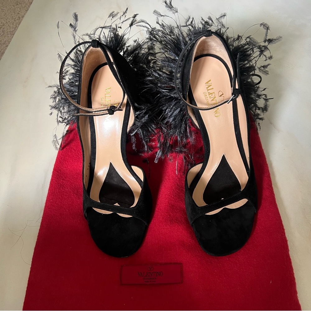 NIB Valentino Suede & Ostrich Feather D'Orsay Peep-Toe Pumps 37.5